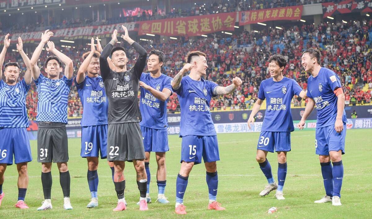 在第二部后双双;发福的克里斯;帕拉特和布莱丝;达拉斯;霍华德继续主演